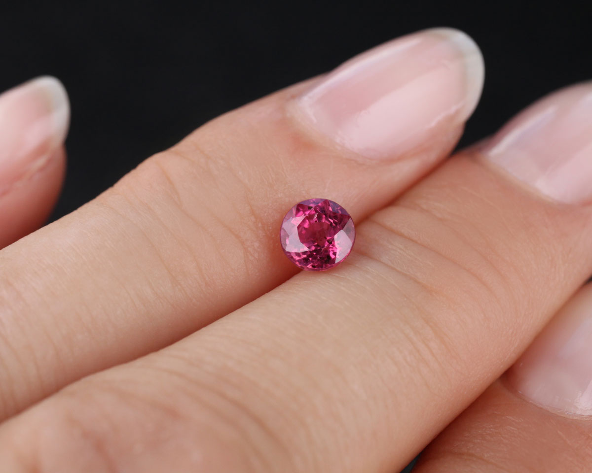 Rubin rund 5 mm 0,75 ct
