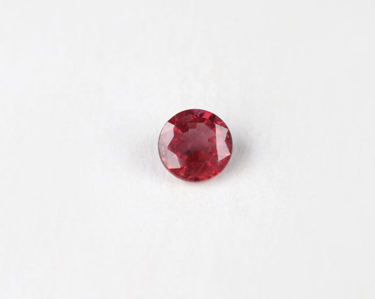 Rubin rund 5,7 mm 0,86 ct