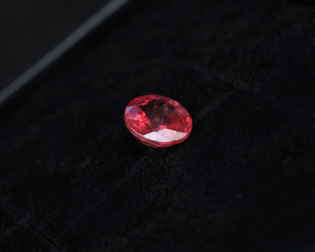 Ruby round 5.7 mm 0.86 ct
