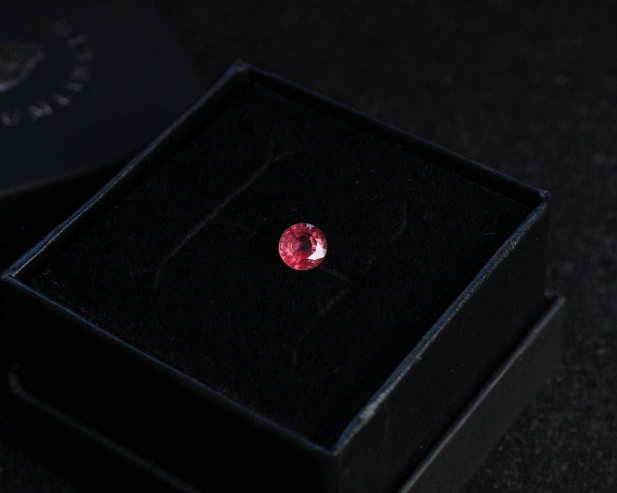 Ruby round 5.7 mm 0.86 ct