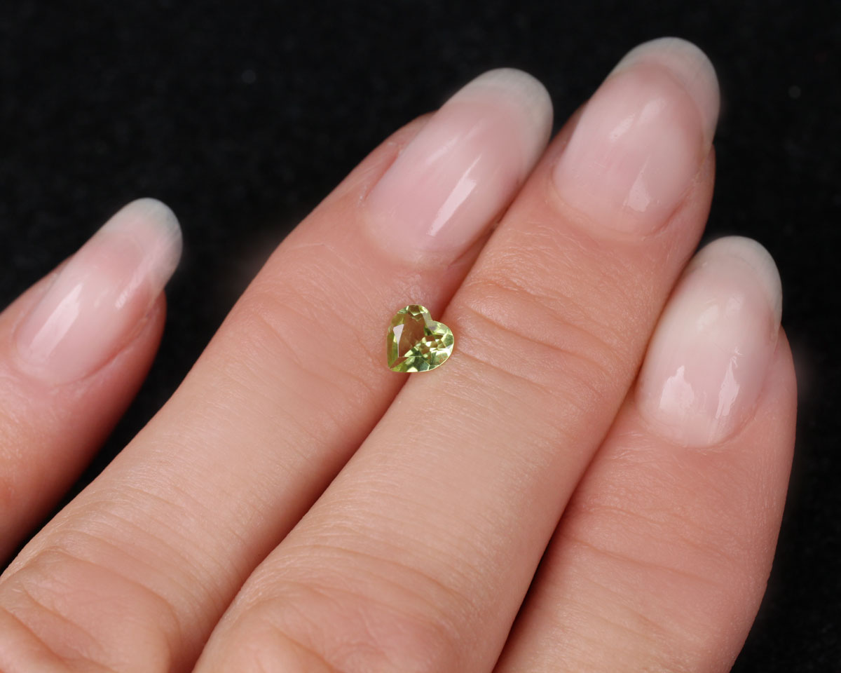 Peridot Heart 5 mm 0.35 ct