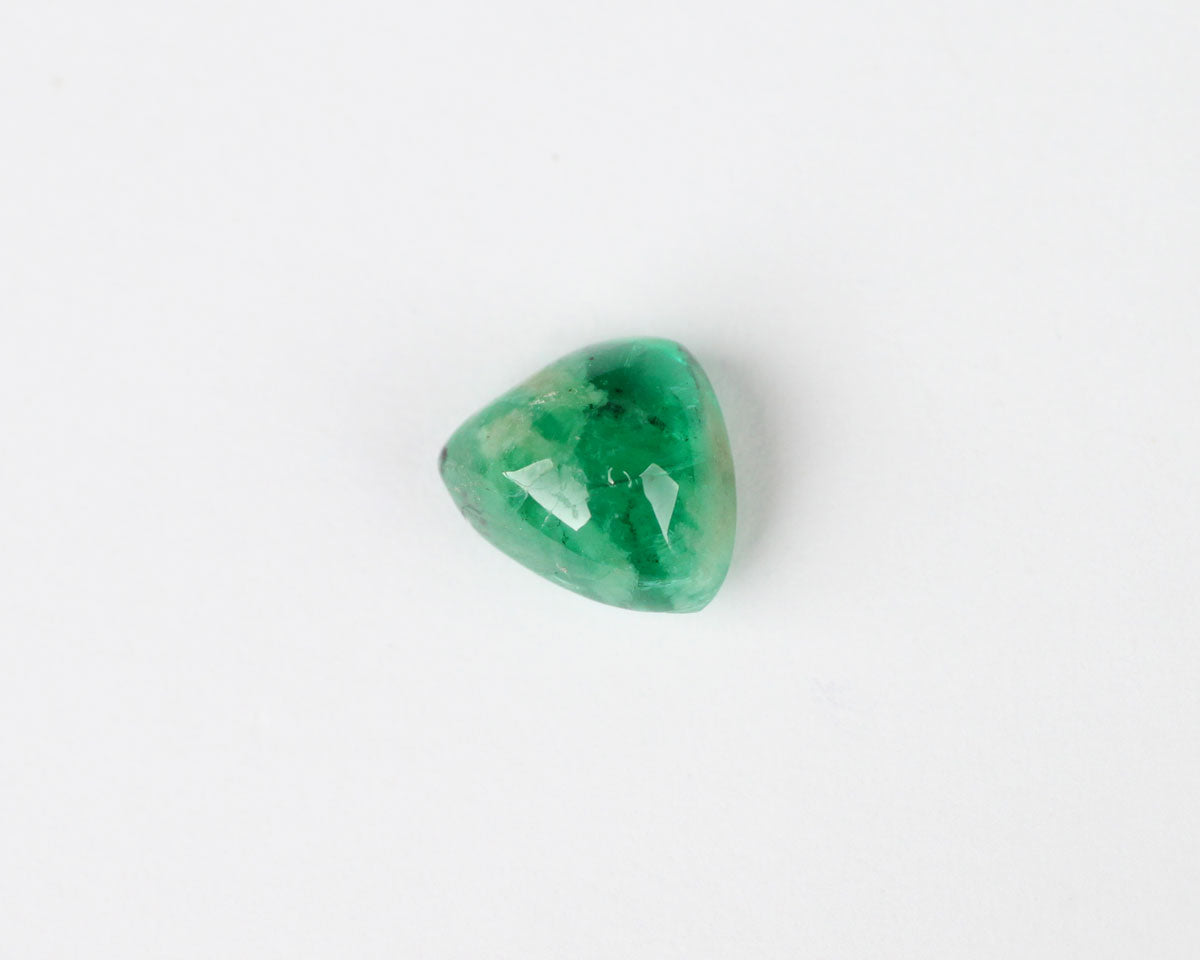 Cabochon cut Shakiso Emerald triangle 7 mm 1.64 ct