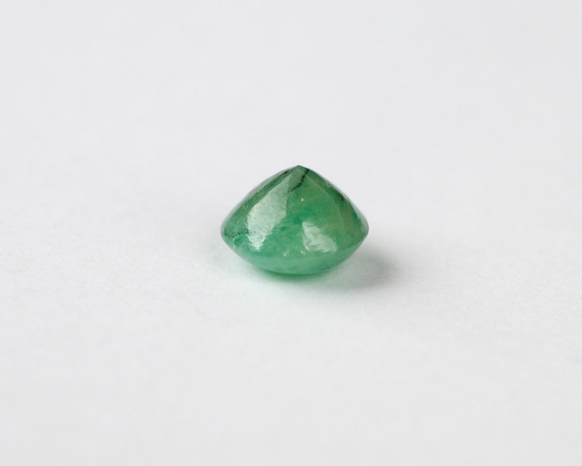 Cabochon cut Shakiso Emerald round 6mm 0.97 ct