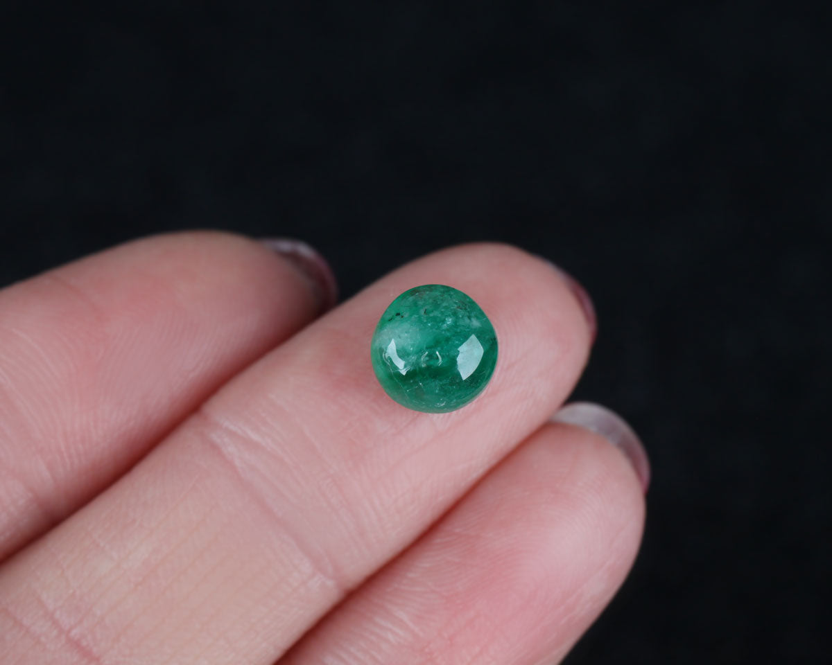 Cabochon cut Shakiso Emerald round 8mm 2 ct