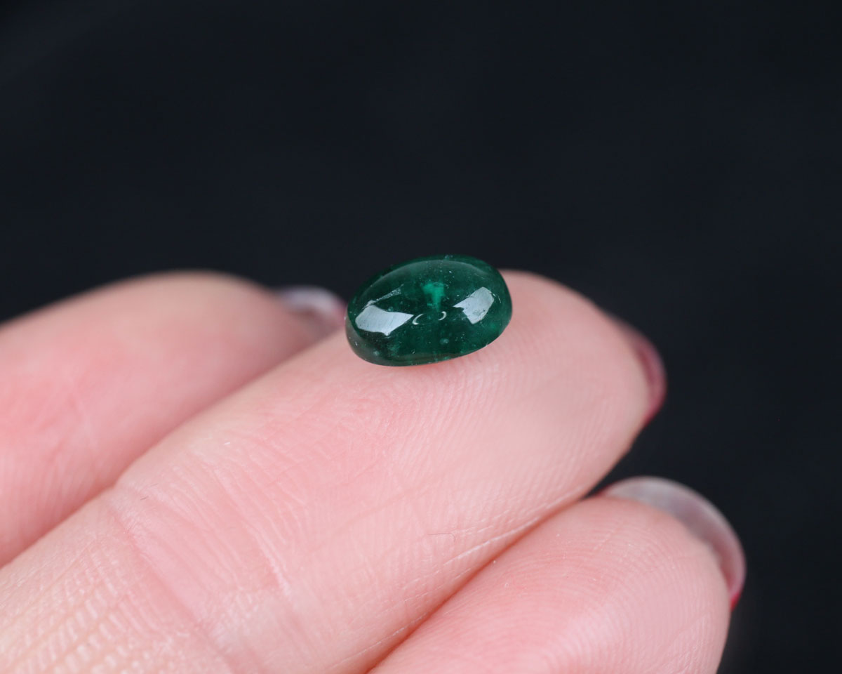 Cabochon cut Shakiso Emerald oval 8x6mm 1.46 ct