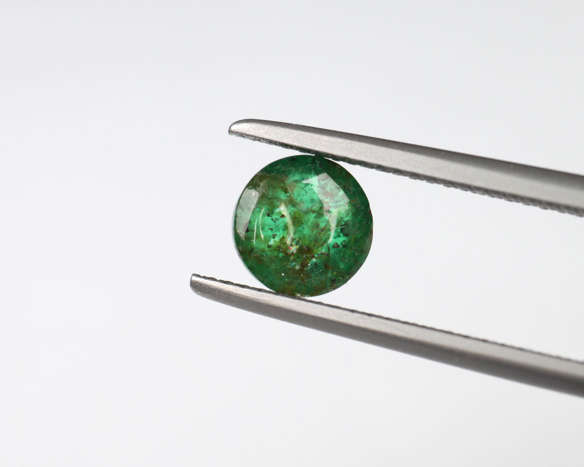 Shakiso Smaragd Cabochon rund 7mm 1,75 ct