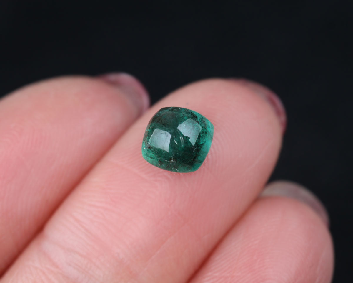 Shakiso Smaragd Cabochon fyrkantig 6 mm 1,16 ct