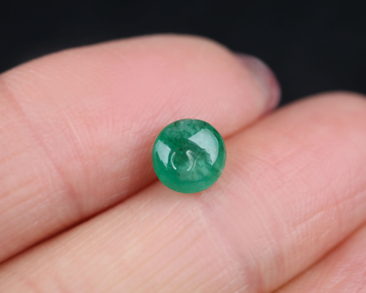 Shakiso Smaragd Cabochon rund 6mm 1,16 ct