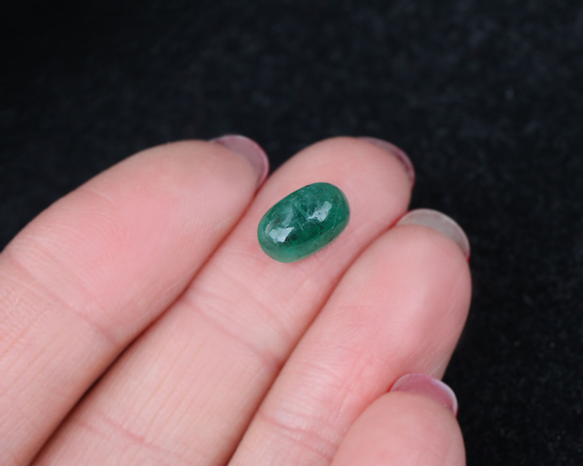 Skakiso Smaragd cabochon oval 9mm 2 ct