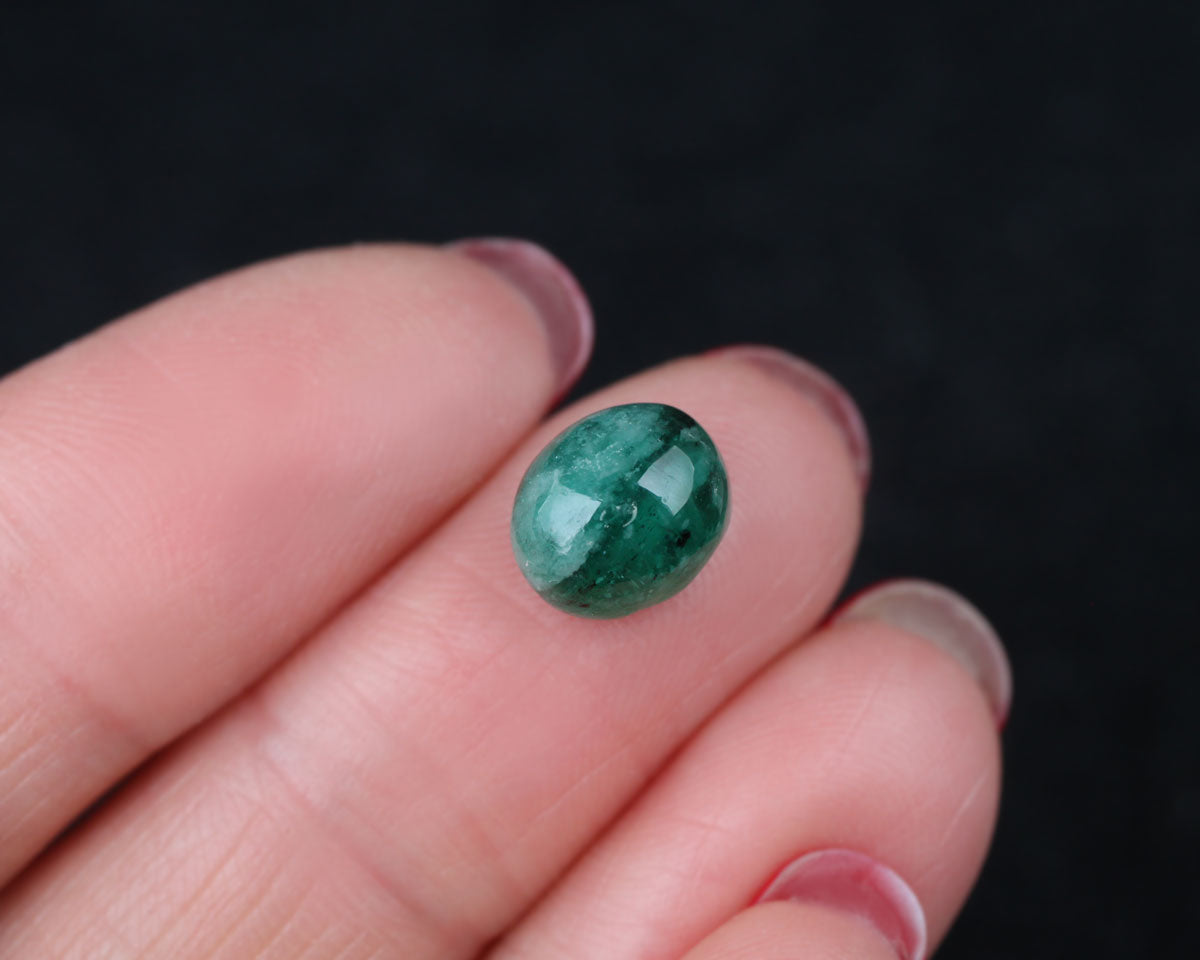 Shakiso Smaragd cabochon oval 9 mm 2,84 ct