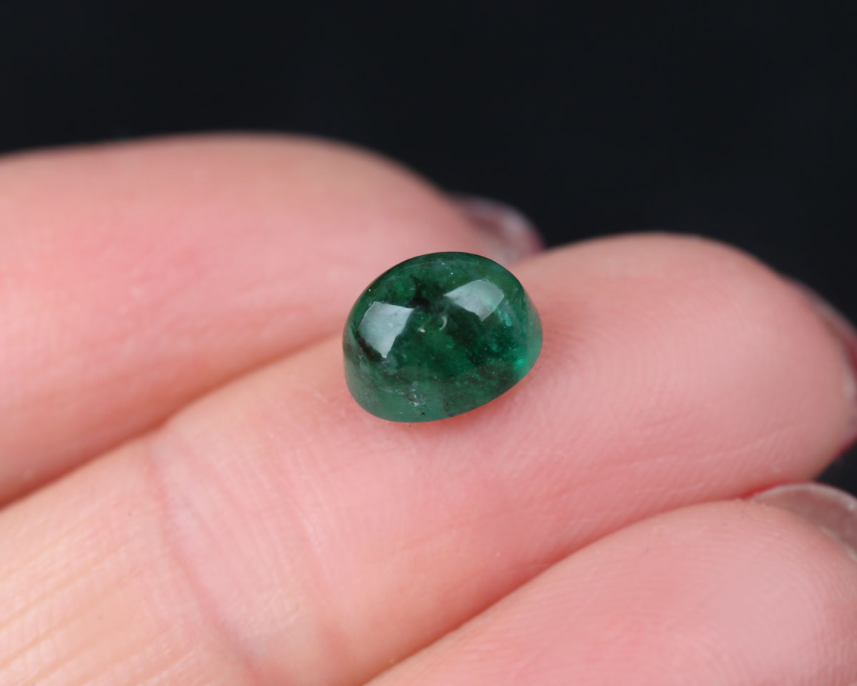 Shakiso Smaragd cabochon oval 7 mm 1,58 ct