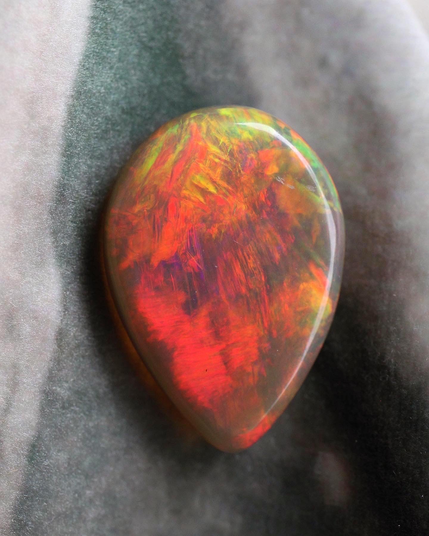 Dark Wollo Opal Pear 11 ct