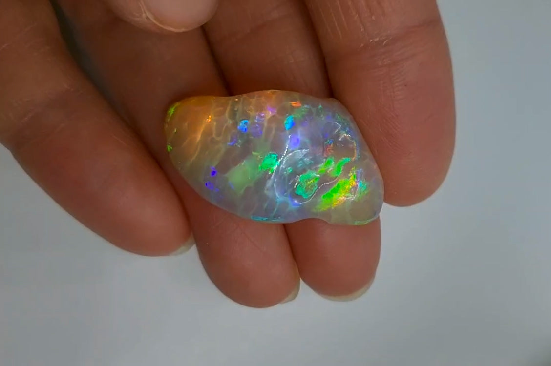 Crystal Wollo Opal "Alien" 20 ct