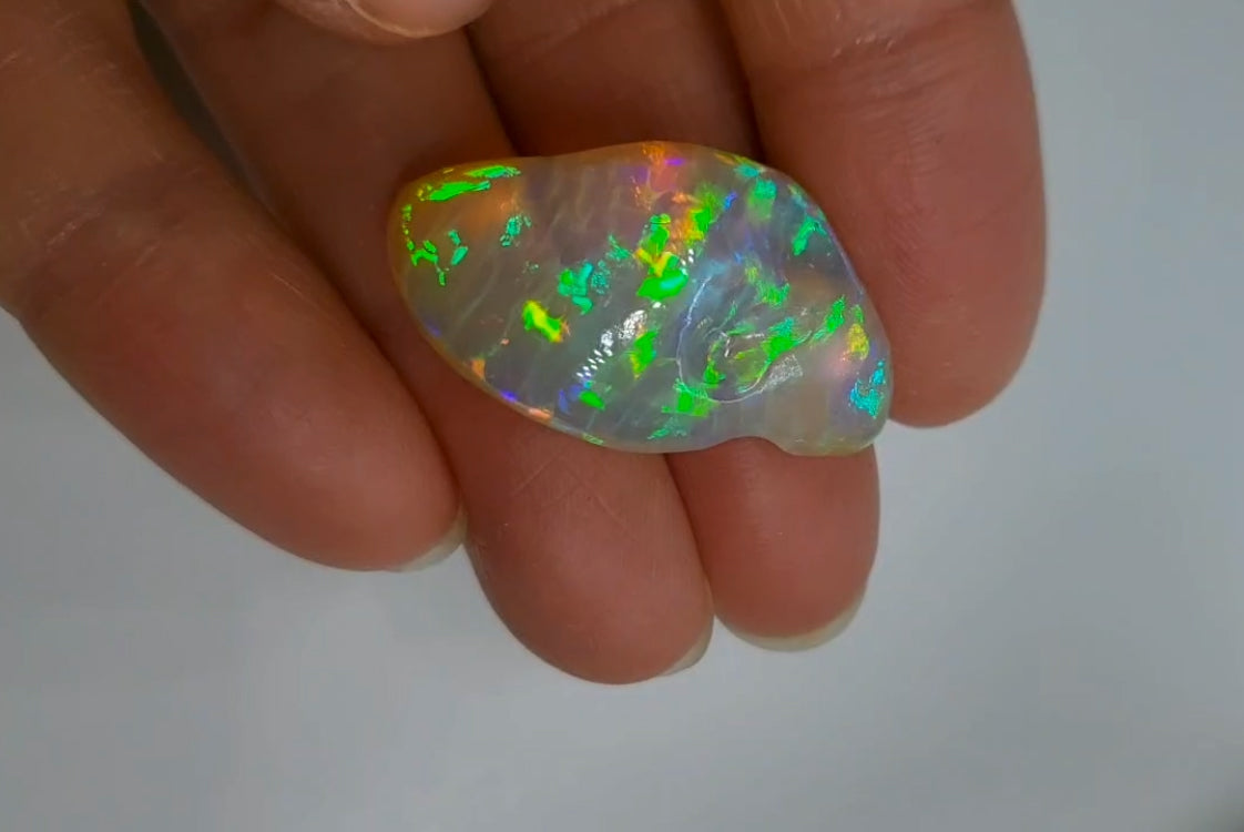 Crystal Wollo Opal "Alien" 20 ct