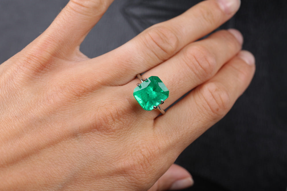 Shakiso Emerald cushion 6.17 ct