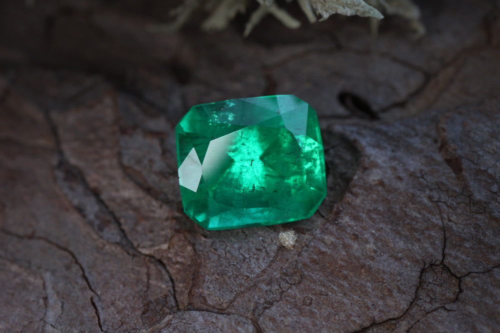 Shakiso Emerald cushion 6.17 ct