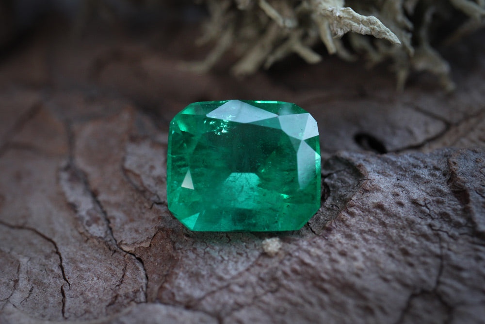 Shakiso Emerald cushion 6.17 ct