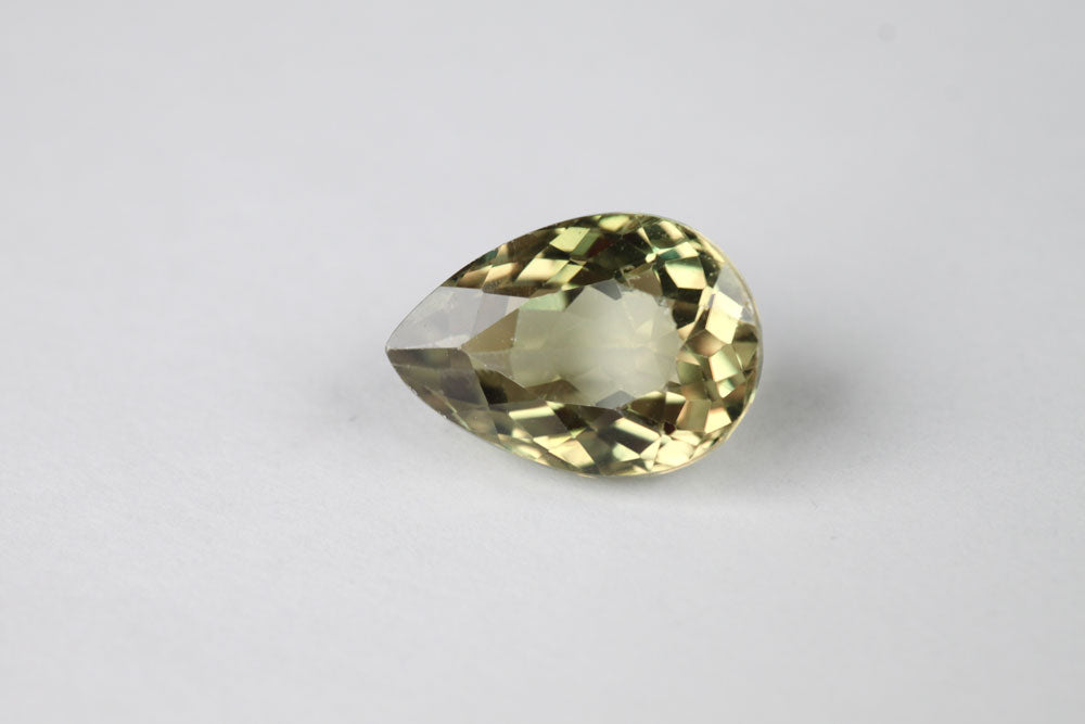 Zultanitpäron 4,38 ct