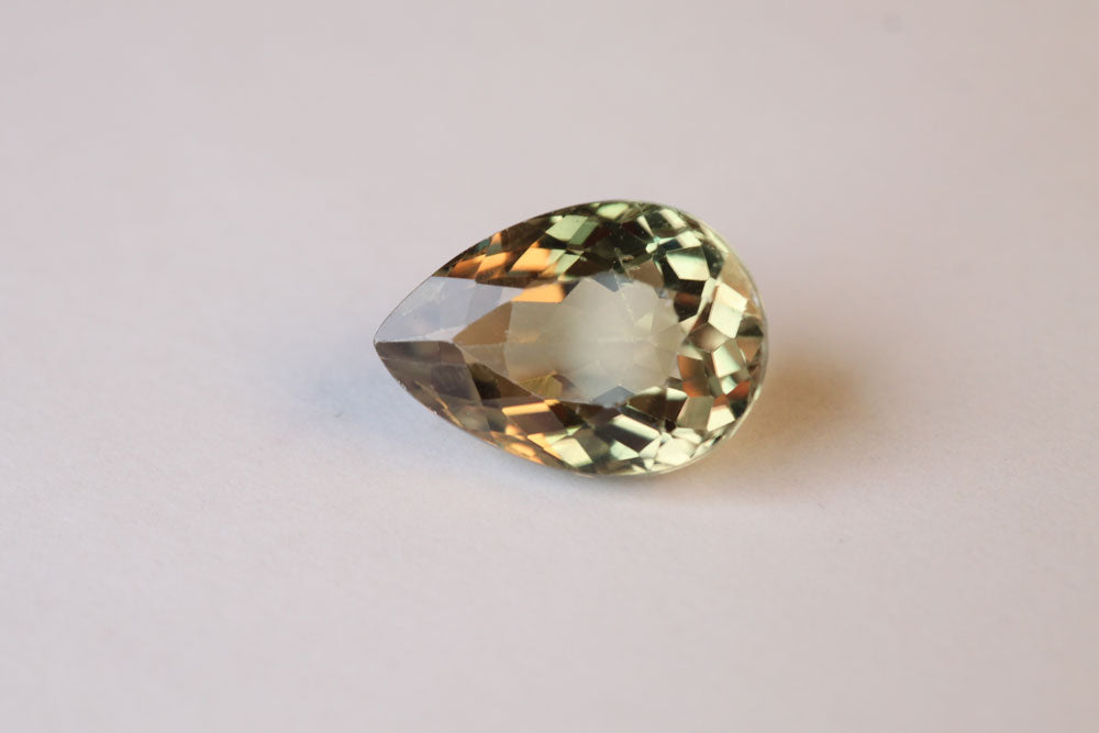 Zultanitpäron 4,38 ct
