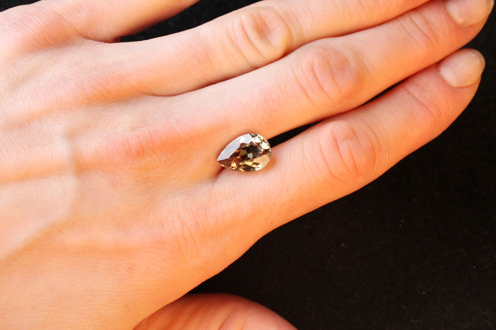 Zultanitpäron 4,38 ct
