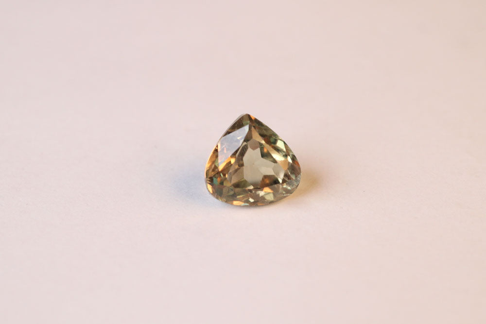 Zultanite Trilliant 1.5 ct