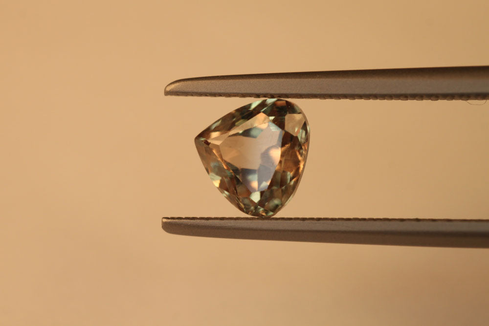 Zultanite Trilliant 1.5 ct