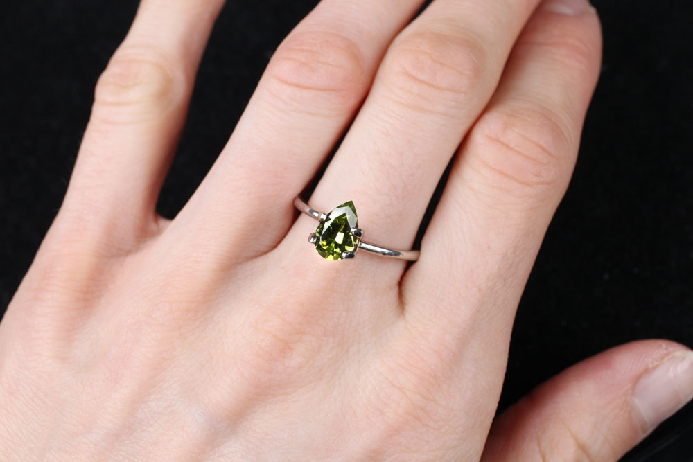 Peridot Pear 1.24 ct