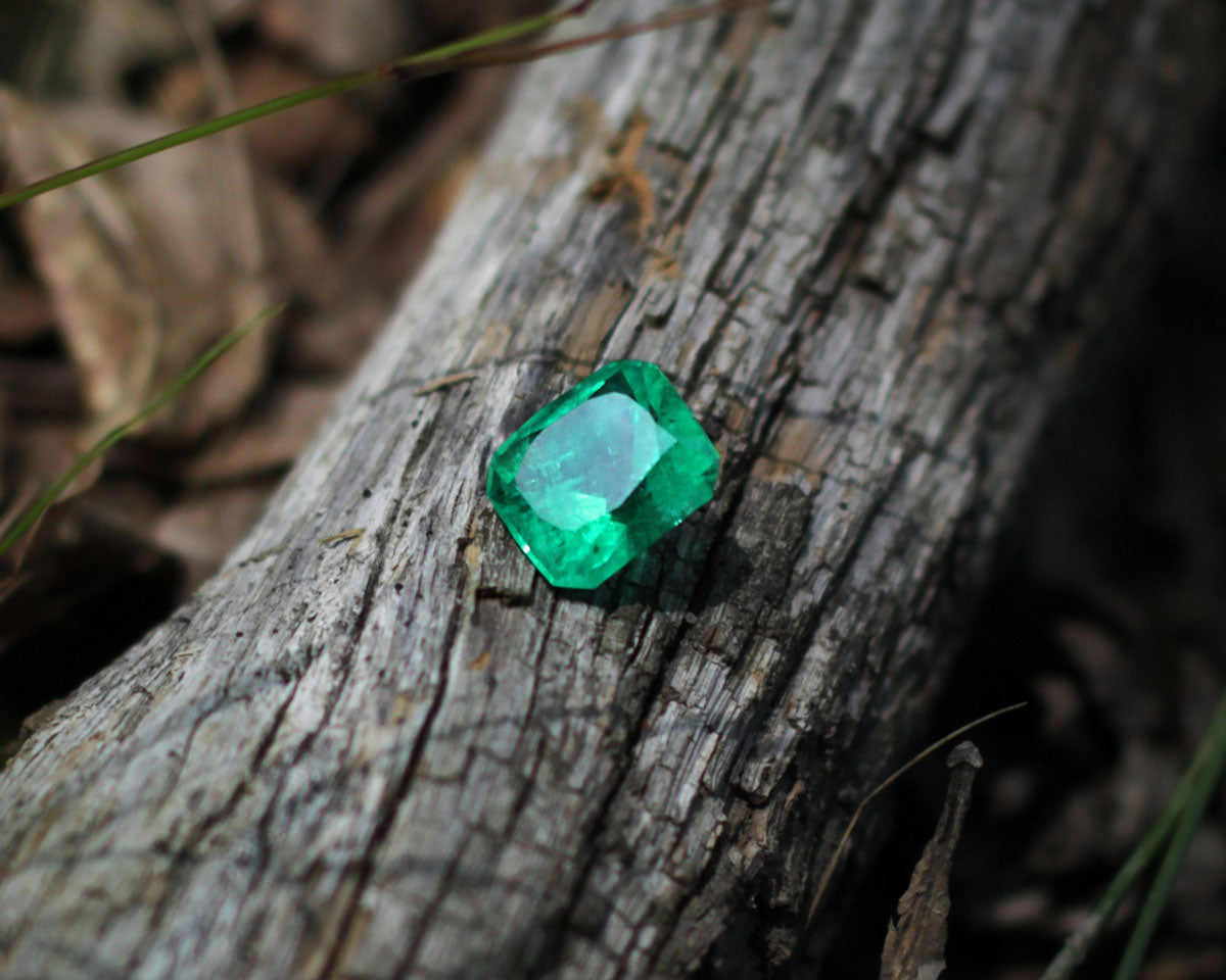 Shakiso Emerald cushion 6.1 ct
