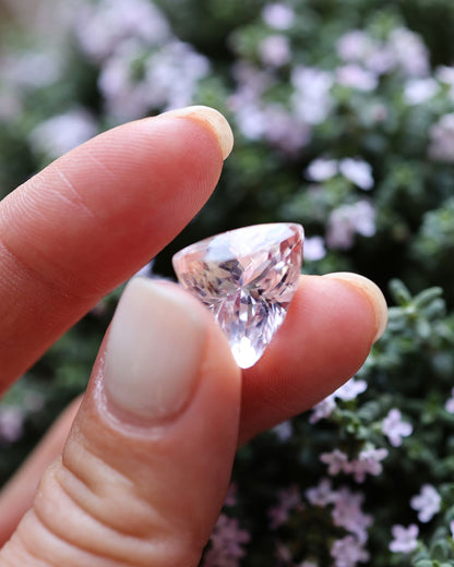 Kunzite pink triangular 15.67 ct