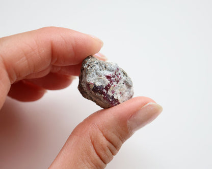 Greenland Ruby Corundum 10.99 g