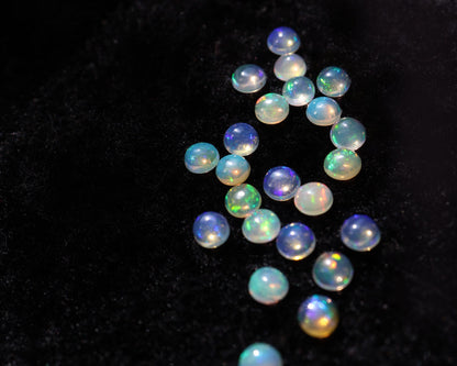 Wollo Opal cabochon round 4 mm
