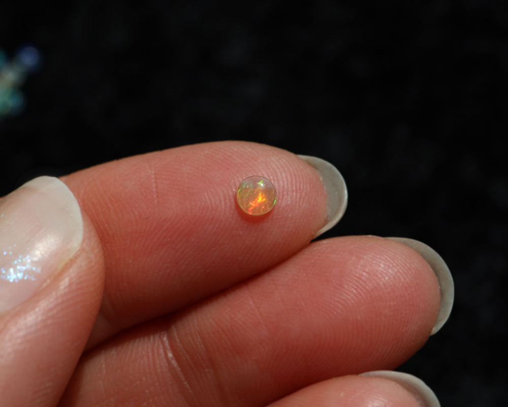 Wollo Opal cabochon round 4 mm