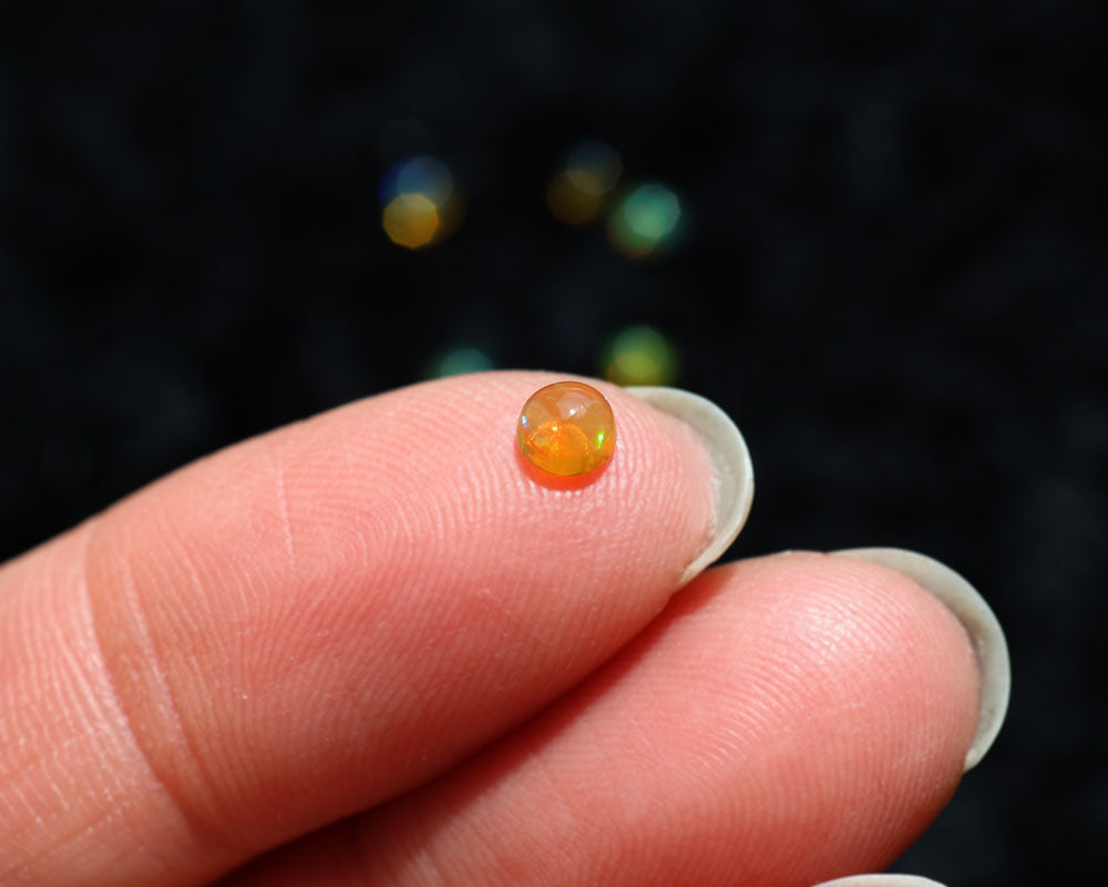 Wollo Opal cabochon round 4 mm