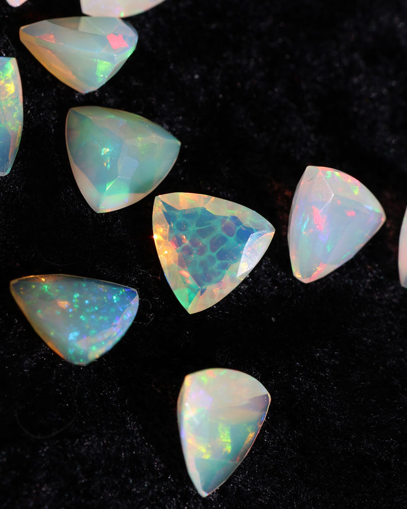 Snakeskin Wollo Opal trillion 9 mm
