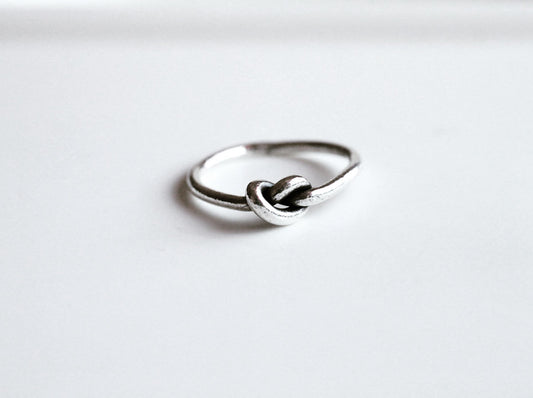 Knotted ring