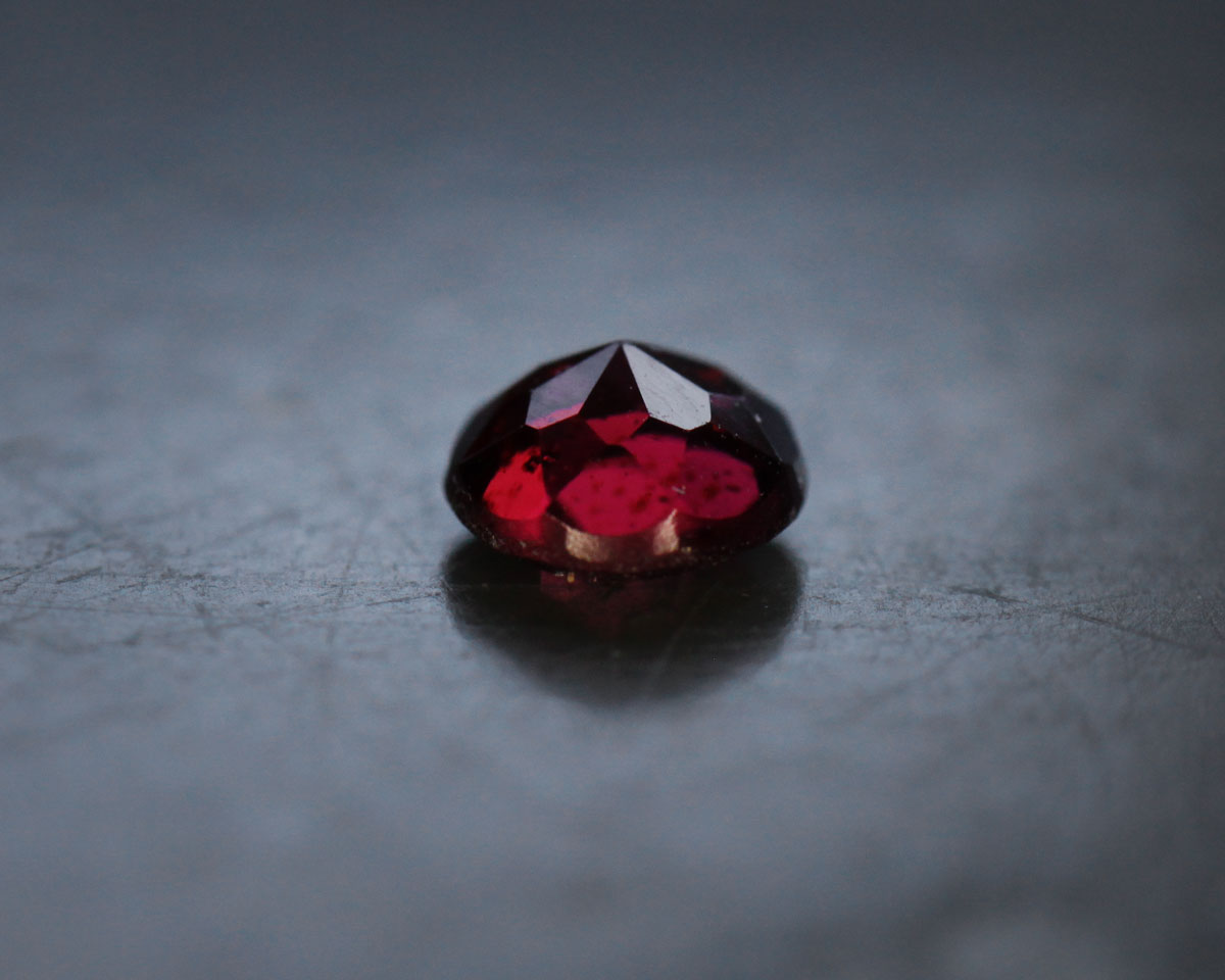 Garnet pyrope round 4mm 0.3 ct
