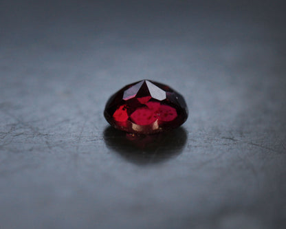 Garnet pyrope round 4mm 0.3 ct