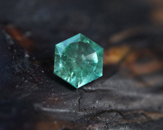 Shakiso Smaragd hexagon apex 5mm 0.55 ct