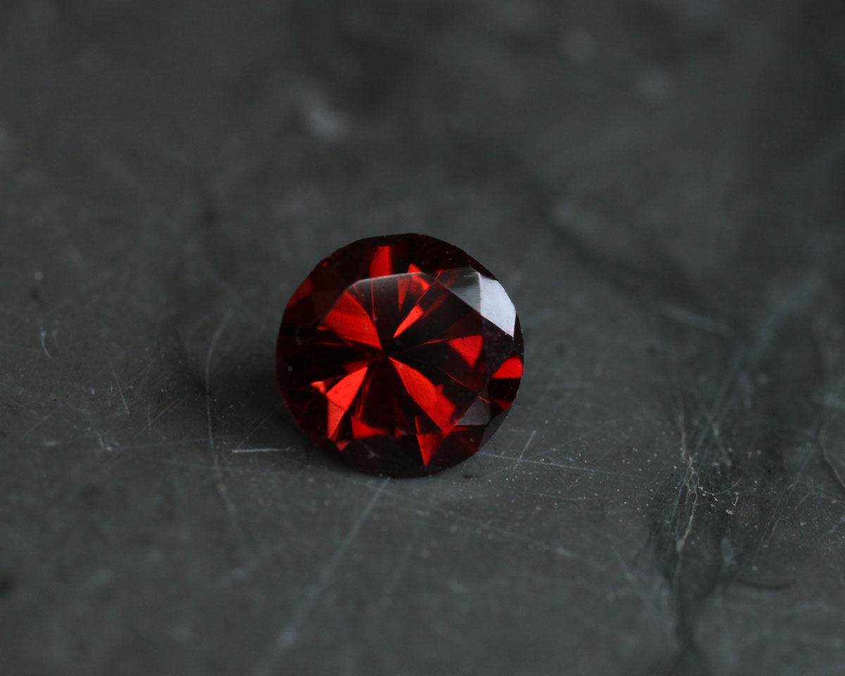Granat pyrop rund 7mm 1,82 ct