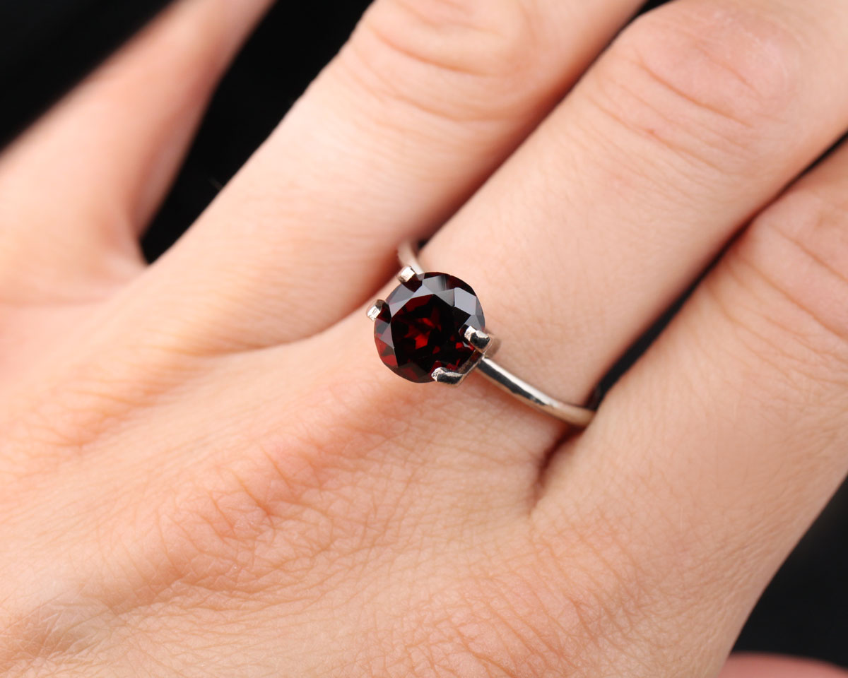 Pyrope granat oval 8mm 2,22 ct