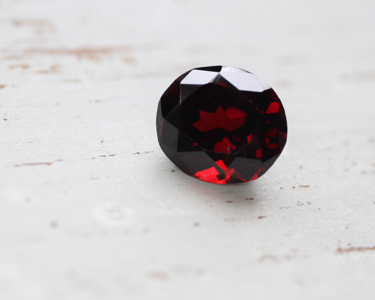 Pyrope granat oval 8mm 2,22 ct