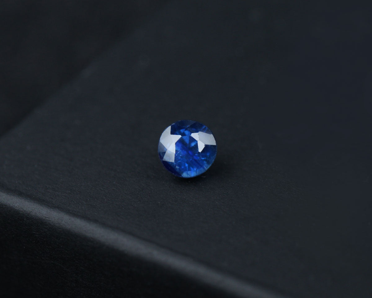 Safir rund blå 4mm 0.45 ct