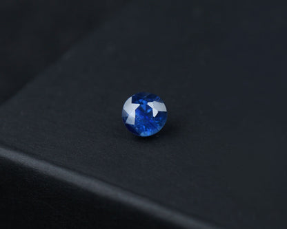 Safir rund blå 4mm 0.45 ct
