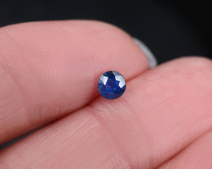 Safir rund blå 4mm 0.45 ct