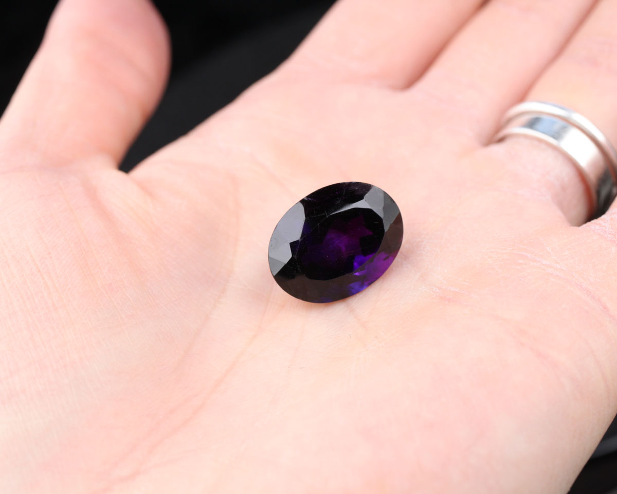 Amethyst oval 17 mm 13.7 ct