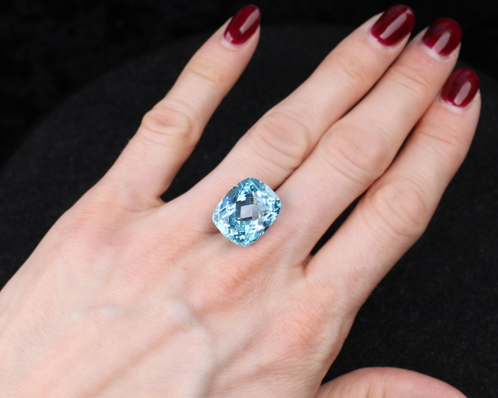 Aquamarine cushion 13.3 ct