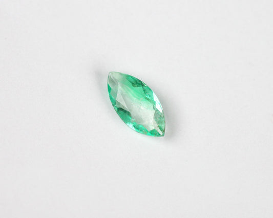 Shakiso Goshenit/Smaragd Markis 0,4 ct