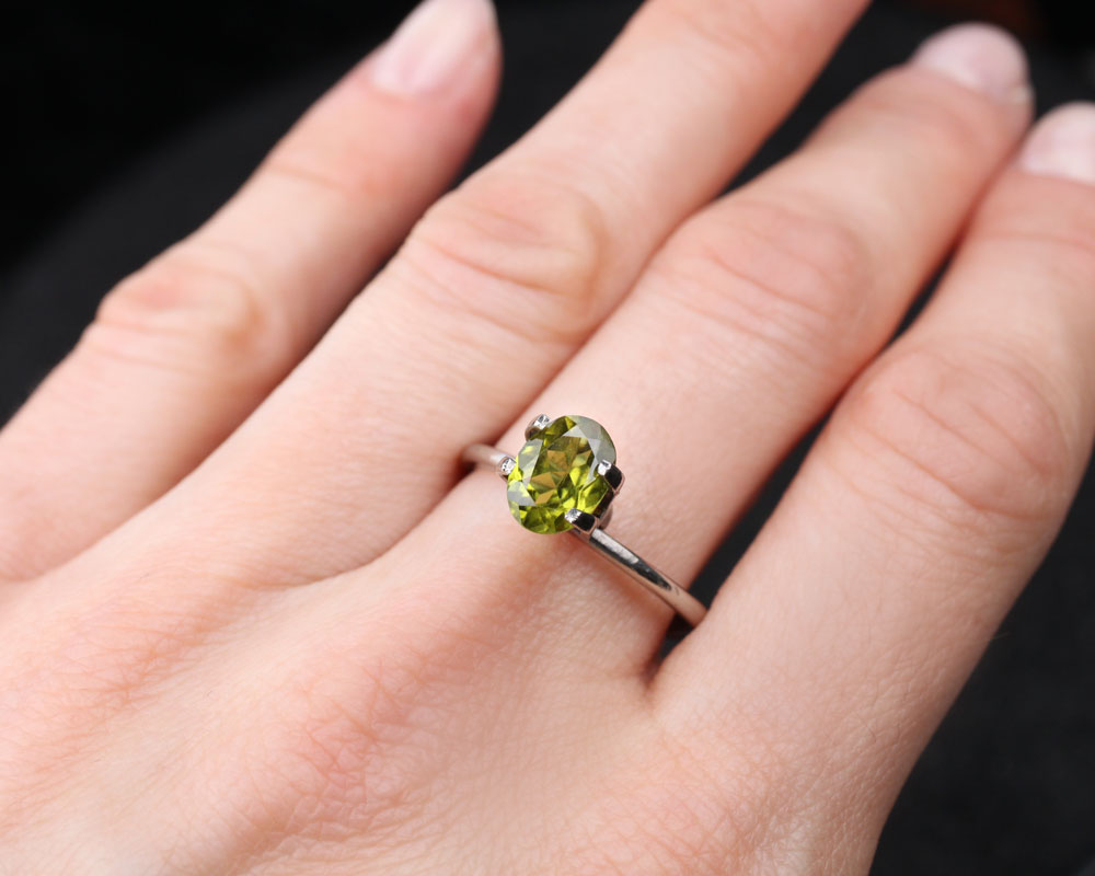 Vesuvianite Oval 1.22 ct