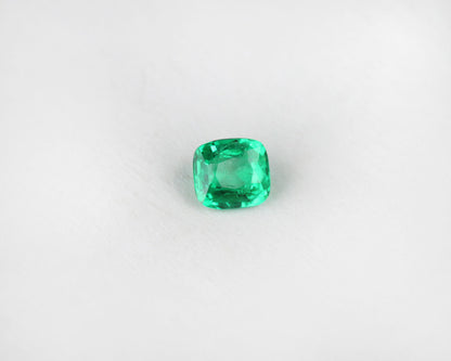 Emerald 4 mm cushion 0.25 ct