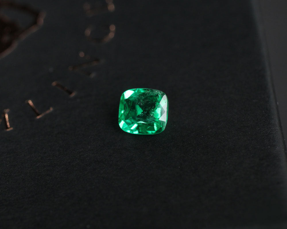 Emerald 4 mm cushion 0.25 ct